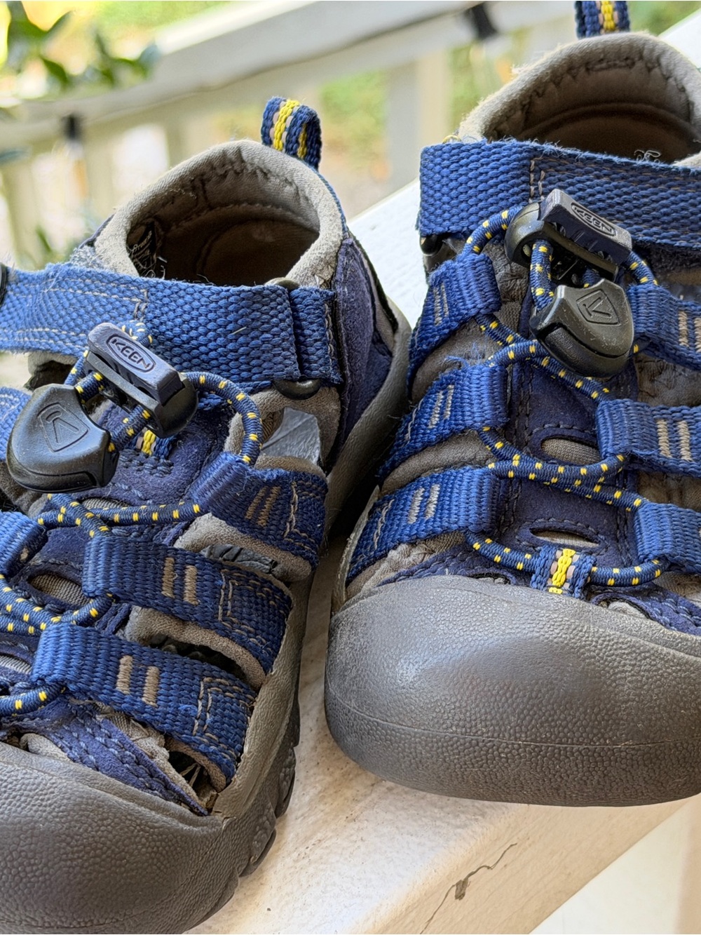 Keen Kids Navy Blue and Yellow Bungee Sandals